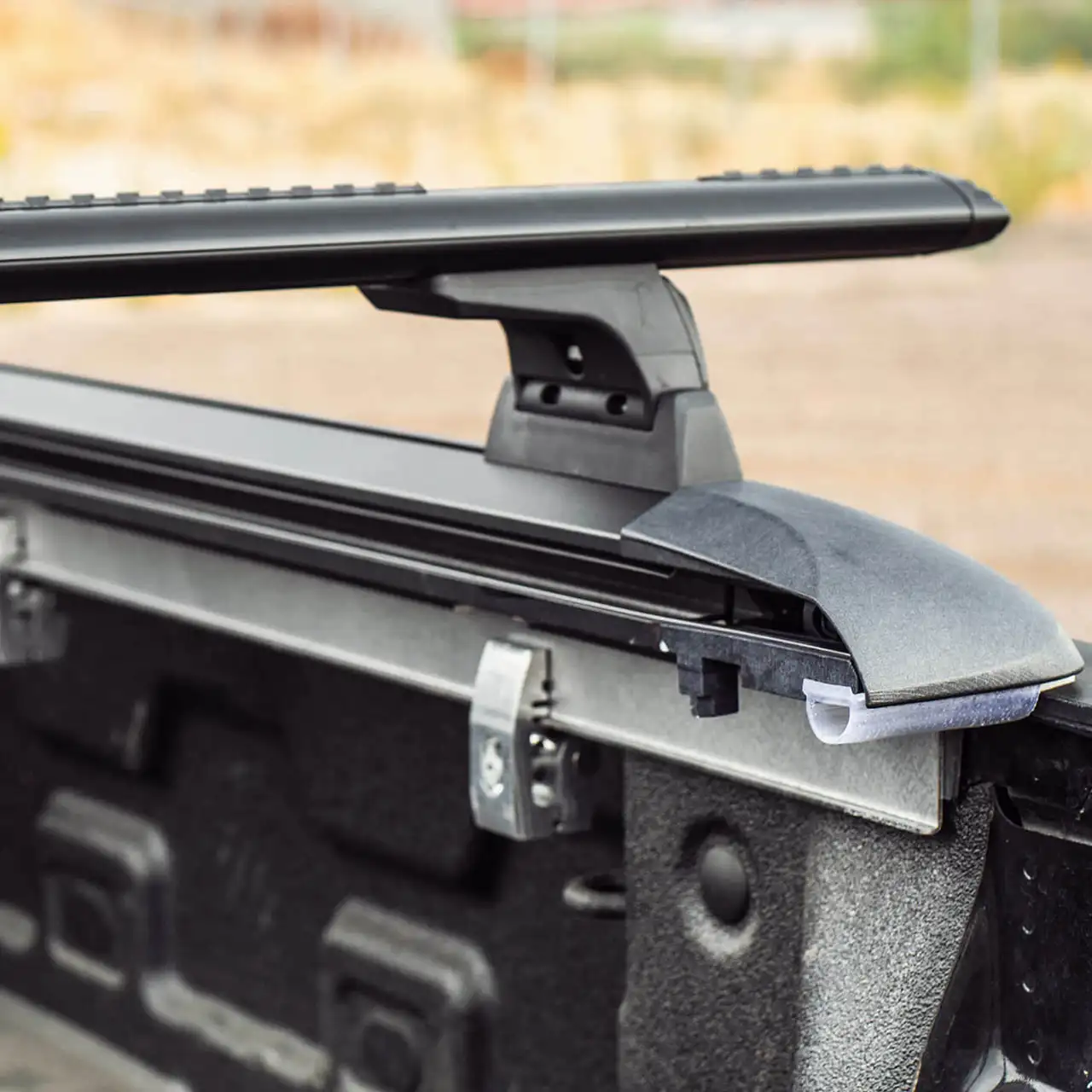 Factory Hard Folding Truck Bed Tonneau Covers for Dodge Ram 1500 2500 3500 Hilux F150 Aluminum Alloy Locking Tailbox Hinged