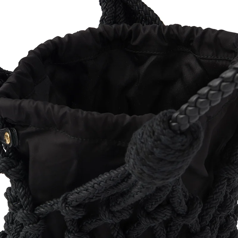 Fashionable hollowed-out portable handbags are made of high quality materials and hand woven with new ideas, Tote handmade bags