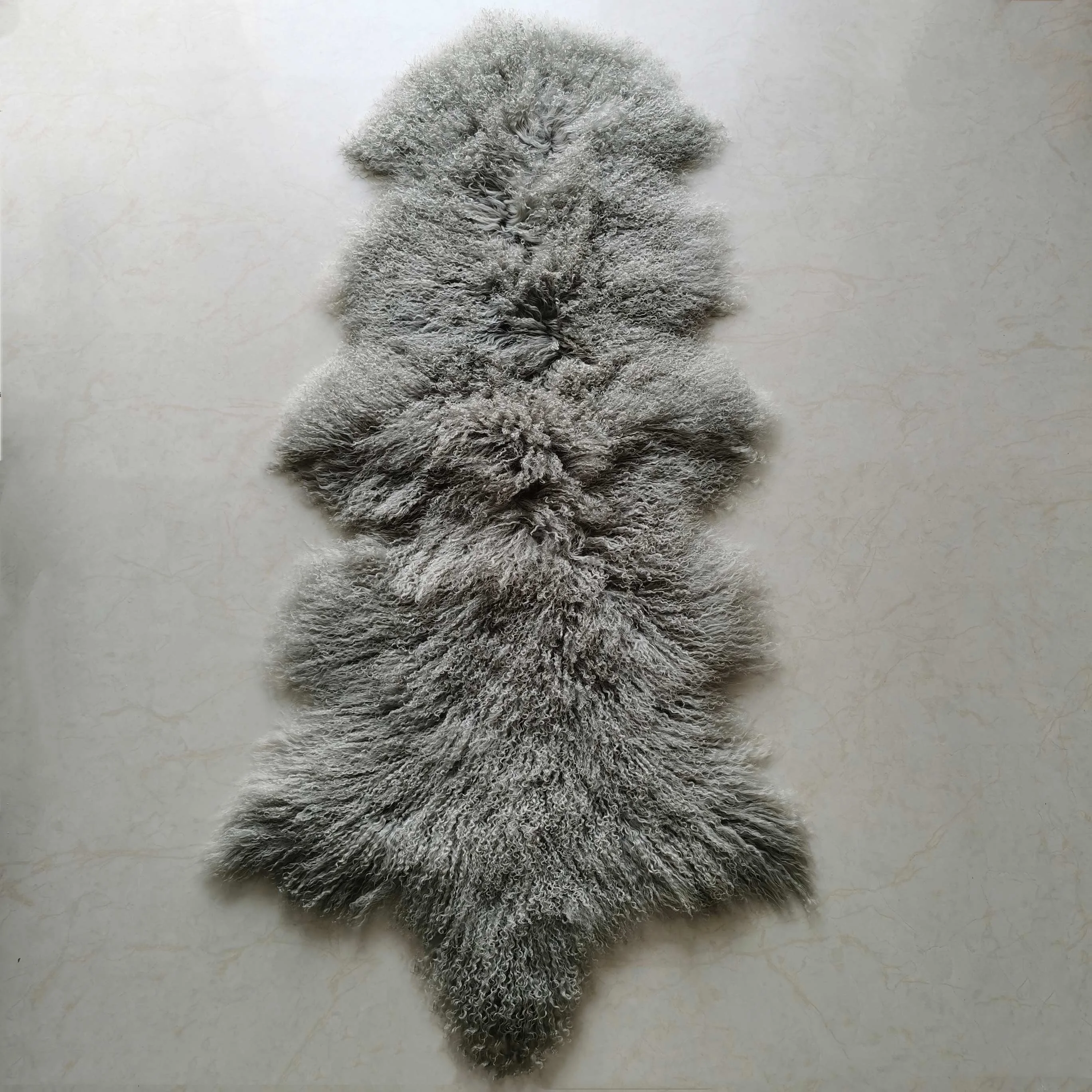 Promotion Long Pile Pelt Real Mongolian Lambskin Fluffy Fur Rug Tibetan Sheep Fur Carpet 2P Natural Curly Fur Mat