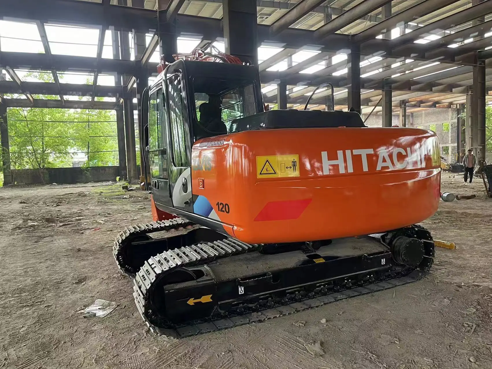 Cheaper price 12 Tons Japan Original high quality used Hitachi ZX120  crawler excavator for sale