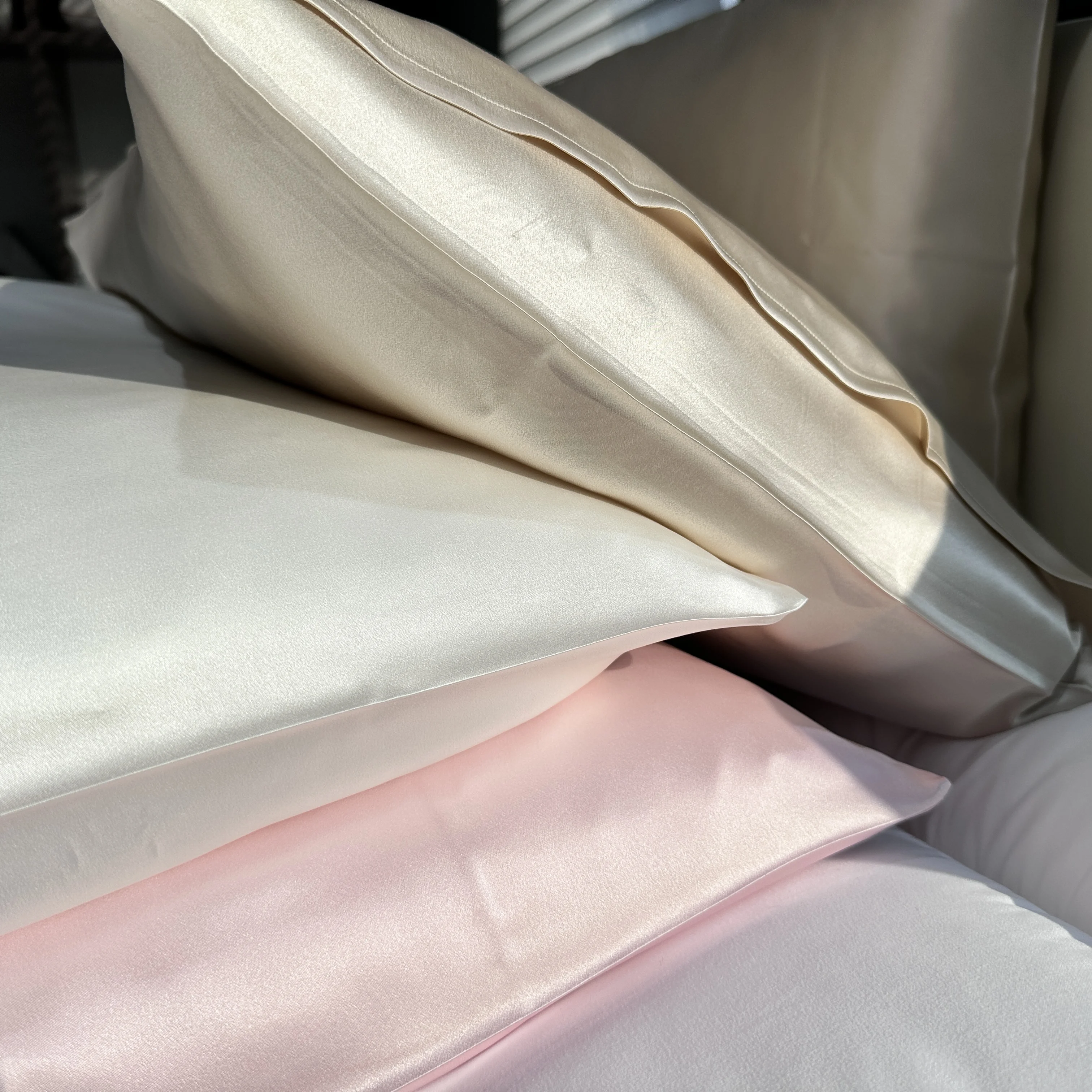 100% Pure Mulberry  Silk pillow case for Hair & Skin - 22 Momme 6A High-Grade Fibers - Anti-Aging, Anti-Sleep Crease, Cooling Sa