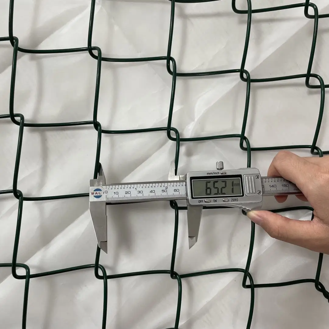 commercial diamond hole pvc plastic coated dark green cyclone chain link mesh fence net fencing roll for sale