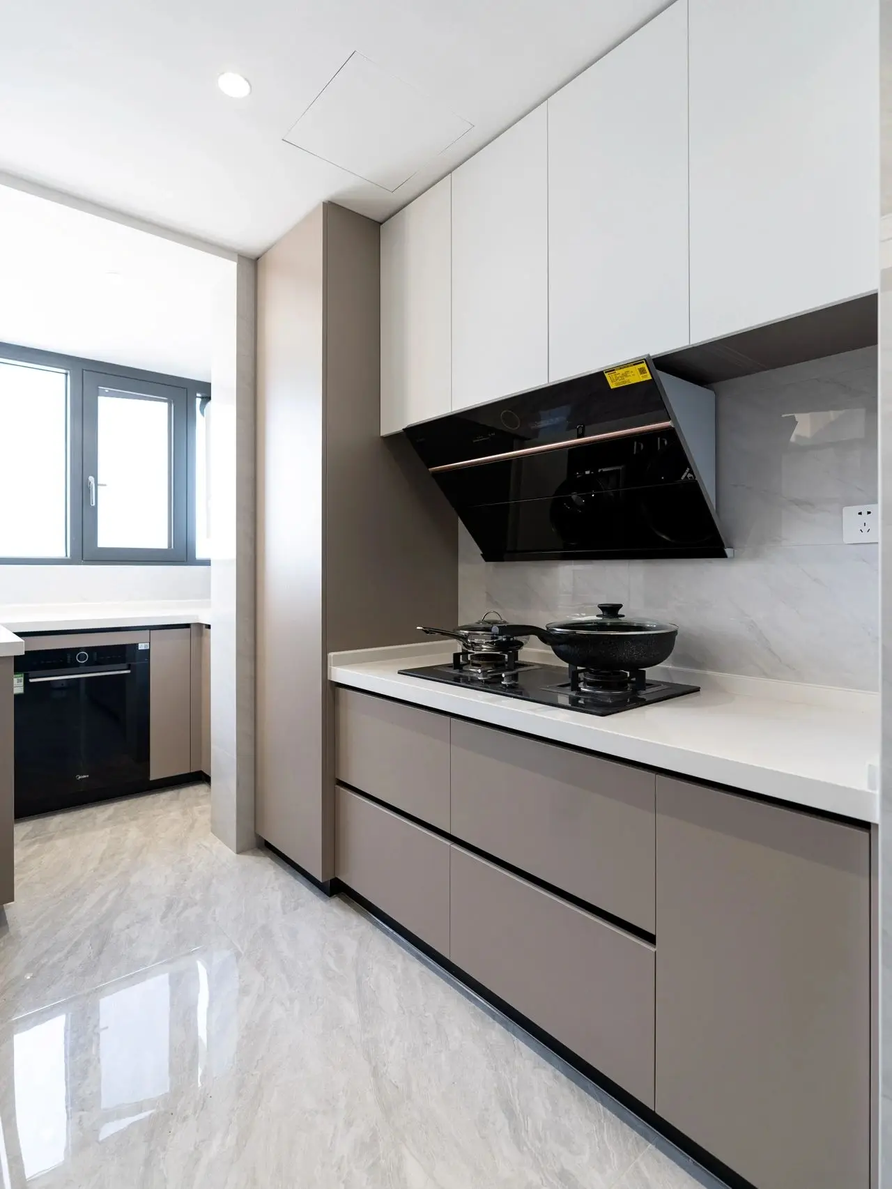 U-Shaped Custom Kitchen Cabinet Melamine Plywood Board Kitchen Cabinet Design Kitchen Furniture for Project