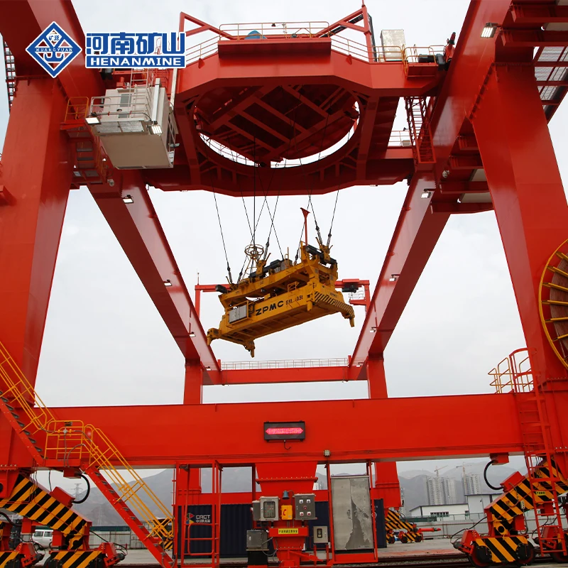 Loading and unloading 40 HQ container A6-A7 working level gantry crane from ship to truck