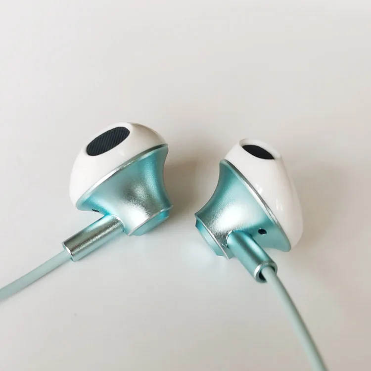 Factory direct sales soft silicone earplugs are more comfortable to wear of fashion earphone earbuds