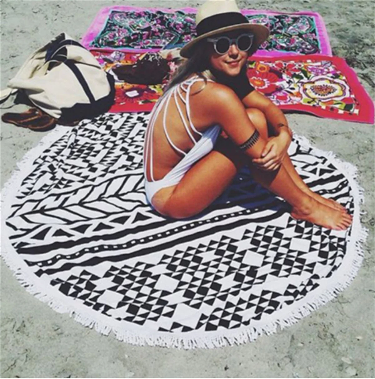 2024 Wholesale European Jacquard Cotton Shawl fashion Summer Beach blanket outdoor round  picnic blanket