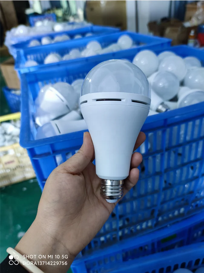 10 Hours Backup Portable B22 E27 5000mAh 15w Rechargeable Battery Charging LED Emergency Bulb