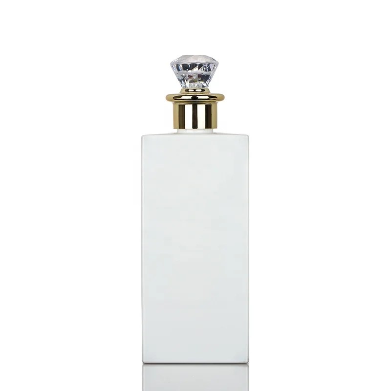 Luxury Body Oil 300ml 350ml 400ml 500ml Refillable Lotion Plastic Shampoo Bottle With Gold Screw Cap