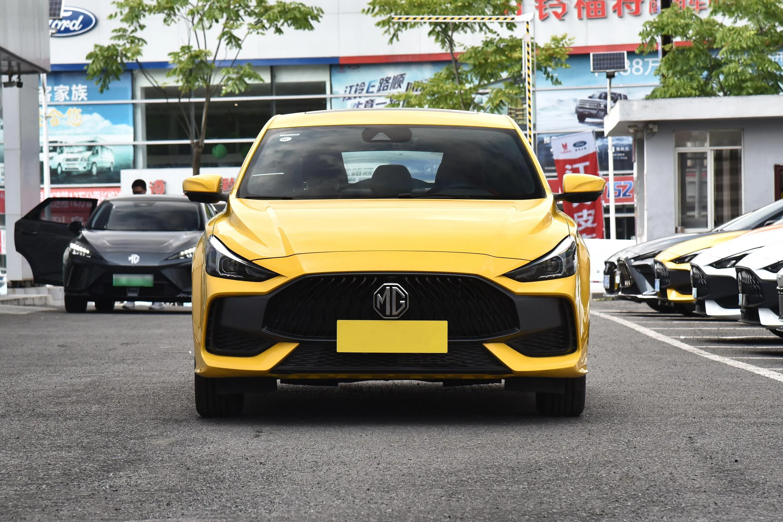 Высокое качество Saic MG5 автомобильный 180DVVT 2023 мг 5 EV ручной бензиновый бензин 1.5L FWD LHD 129Ps скоростной 4-дверный 5-местный седан