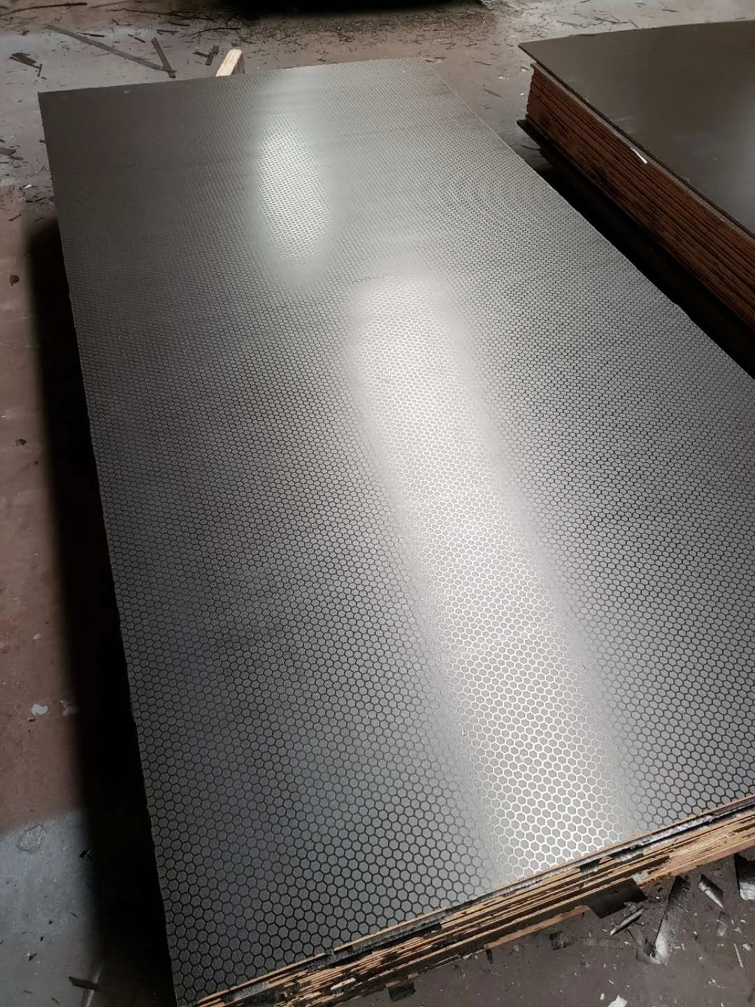 High Quality Brown Color Anti-Slip Plywood for Truck Container Floor