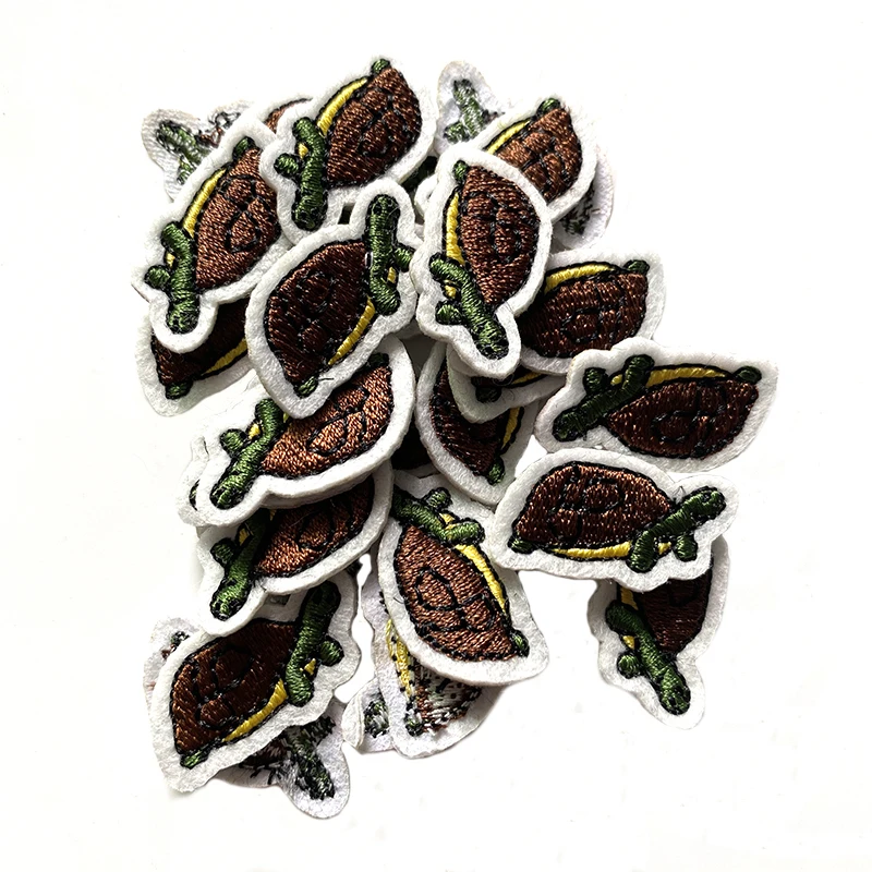 Customized New Design High Quality Small Size Felt Back 3D Embroidery Patches for Garment Accessories