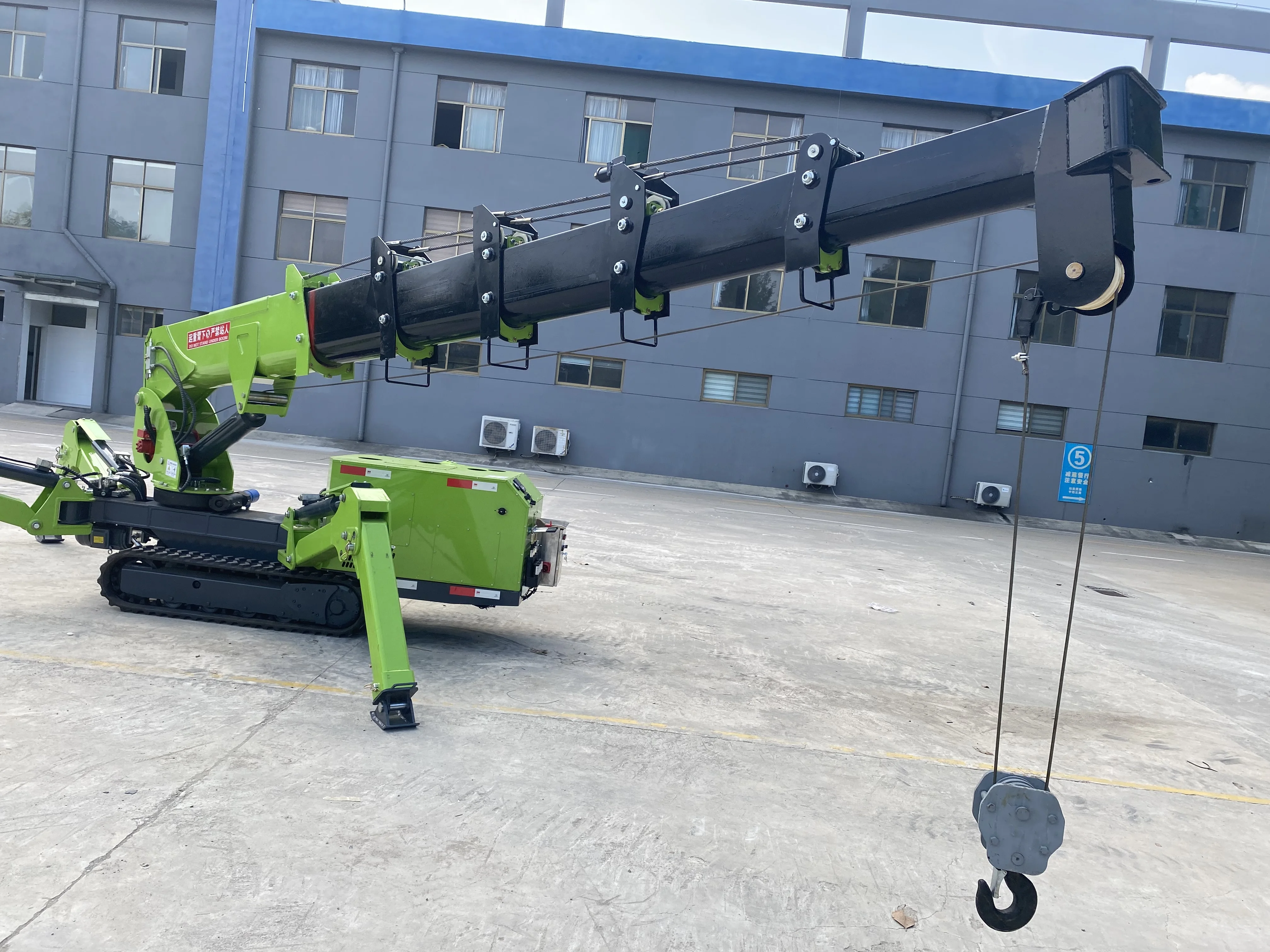 2024 Hot Selling Small Diesel Spider Crane 360 Degree Rotation Crawler Spider Crane Applied to Construction