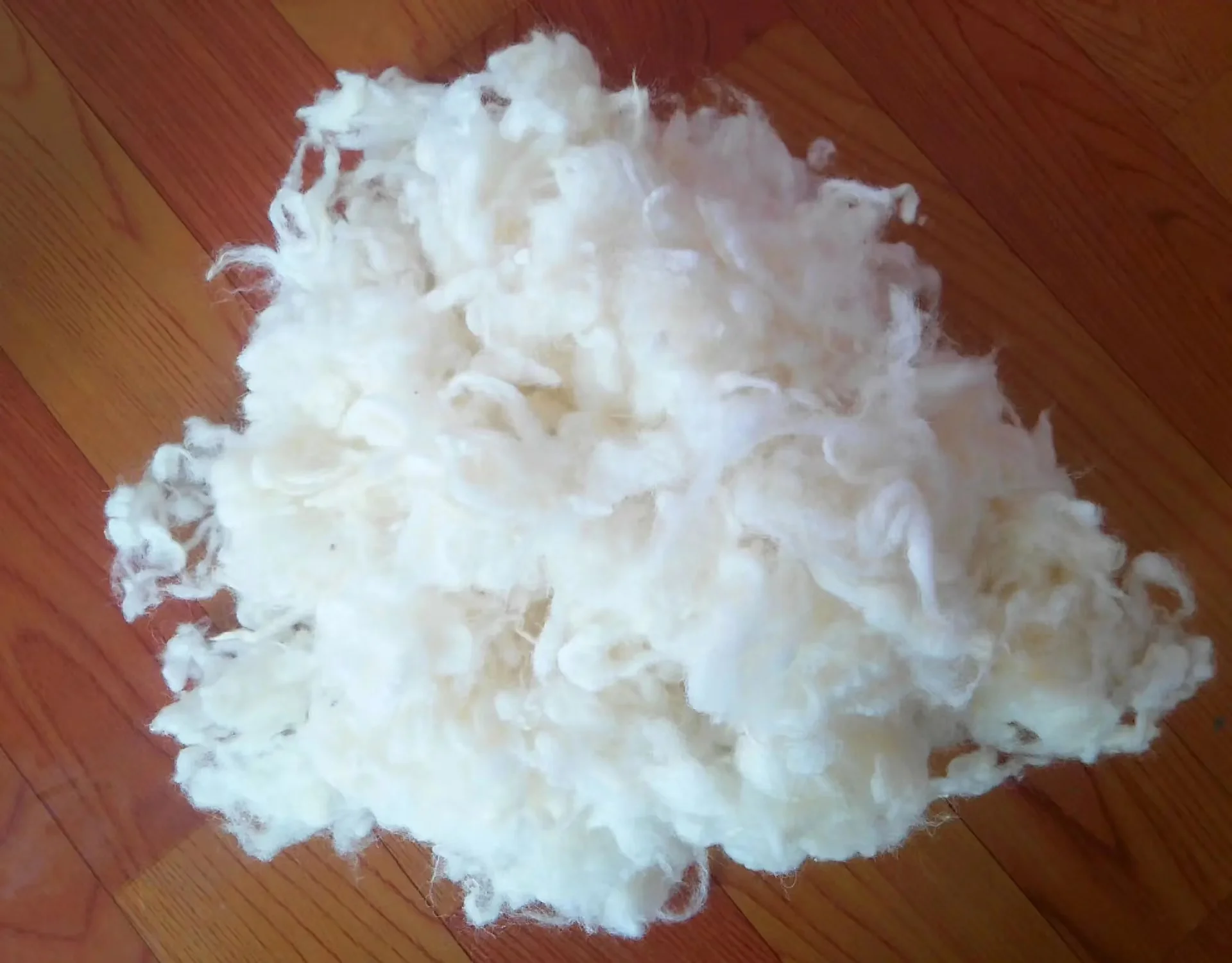 The factory supplies pure sheep cashmere raw material fine wool odorless custom-made