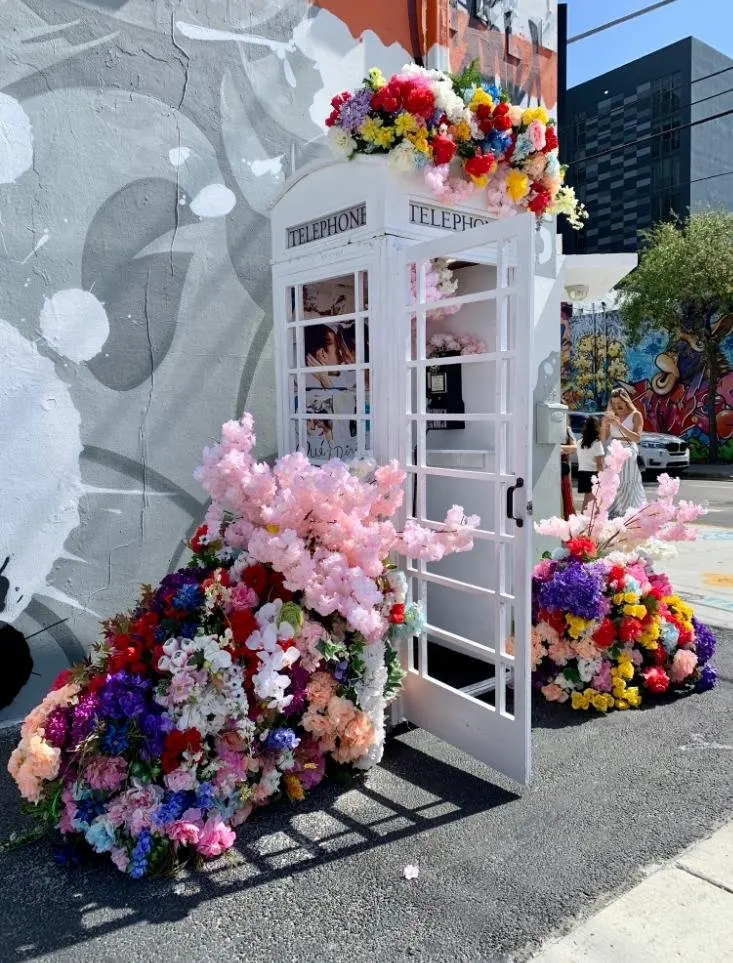 Custom British Telephone Booth With DIY Artificial Flower Display Cabinet Tinplate Floral Phone Booth