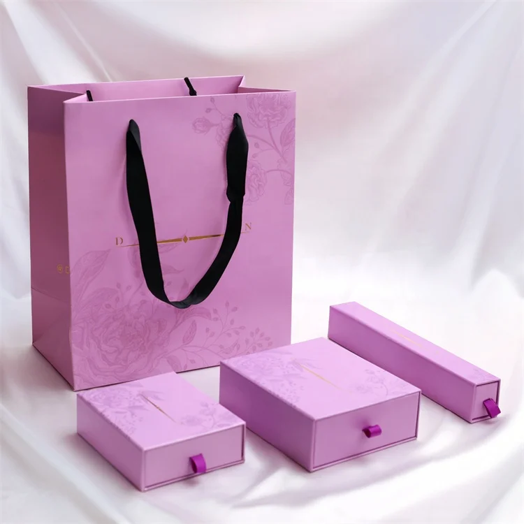 Nice Custom luxury kraft Gift Shopping Paper Bags with your own logo