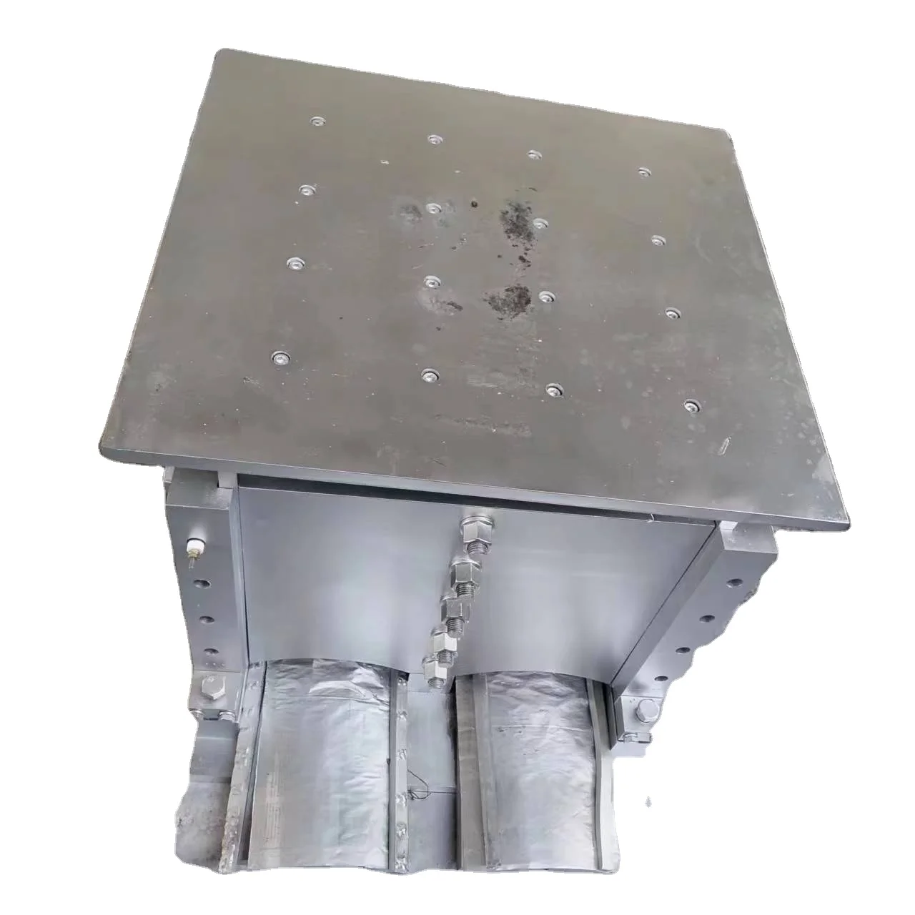 Special brake mold for four column hydraulic press