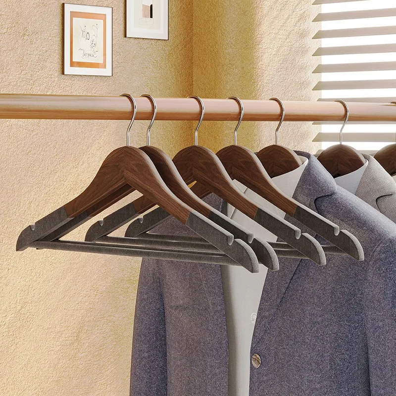 Custom Logo Manufacturer wholesale high quality hot selling round head natural brown wooden hanger for clothing store