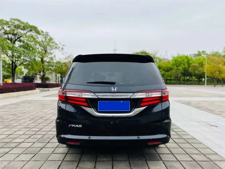 2014  Fuel Car Used Car Fashion Model MPV Hot Selling Second Hand Car For Sale