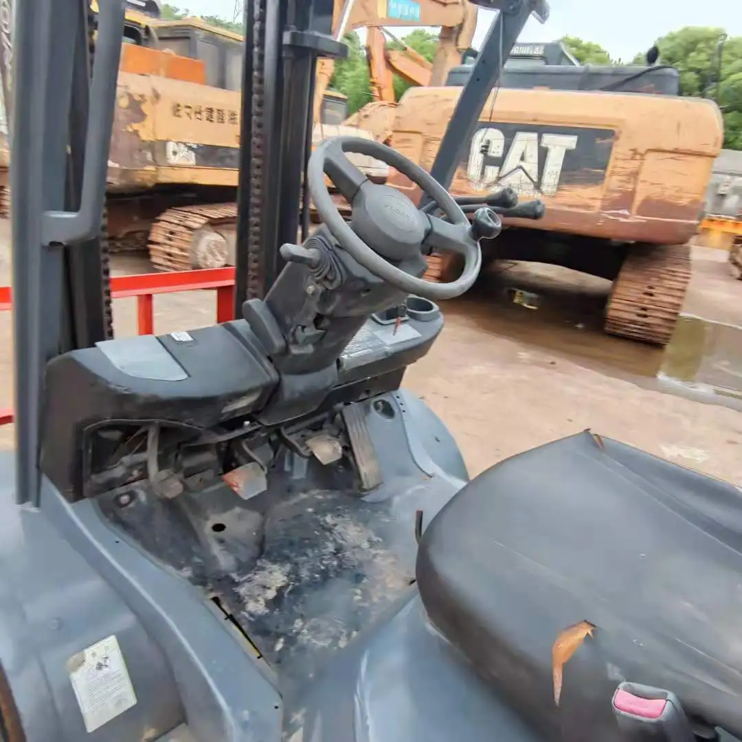 
USED JAPANESE FD30 FORKLIFT, FD30 FORKLIFT WITH LOW PRICE IN THE GOOD CONDITION. 