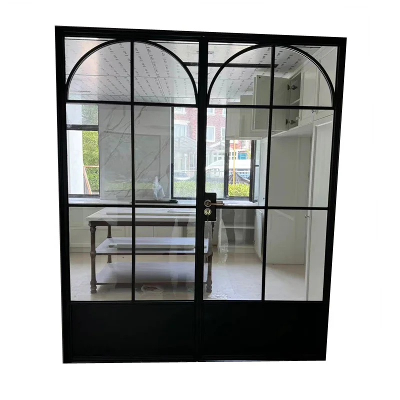 Черные стальные обрамленные металлические двери внутренние оконные с верхней металлической створкой раздвижные сетчатым экраном