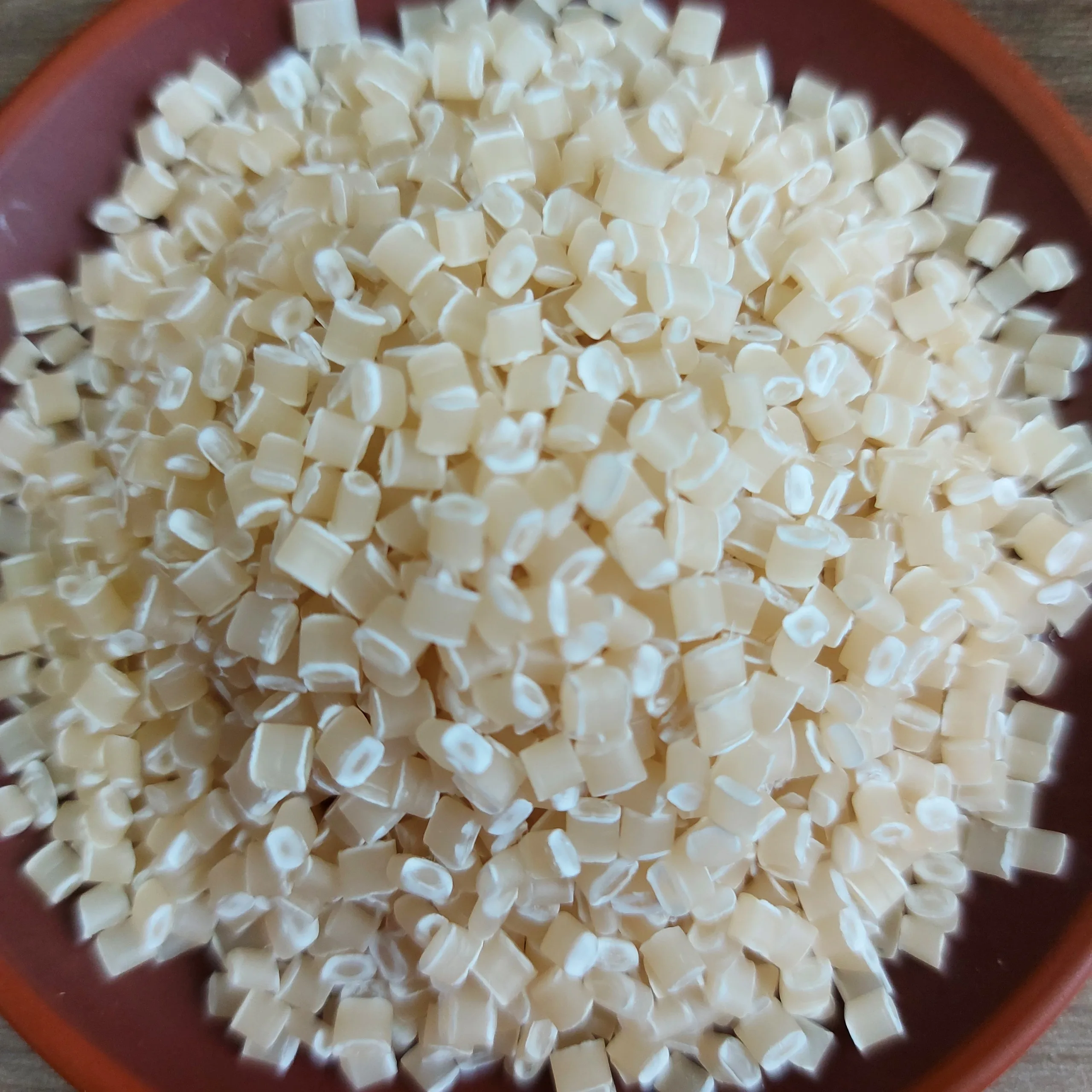  Биоразлагаемые полилактидные гранулы из биосмолы от крахмала тапиоки для сушильной пленки вьетнамский производитель Лучшая цена