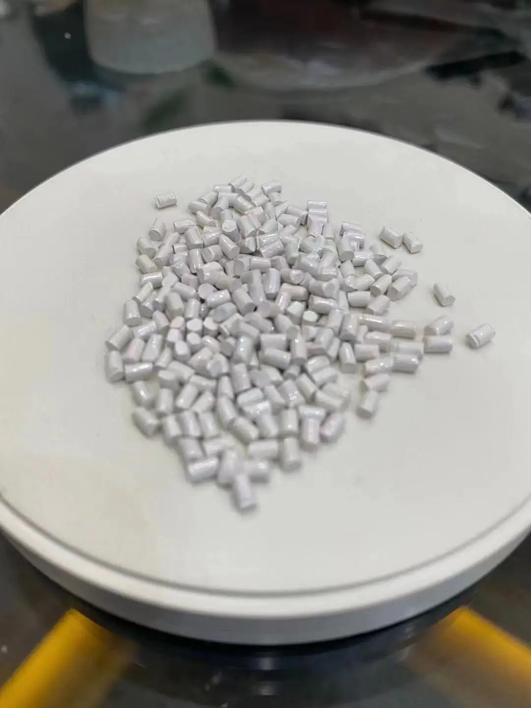 black PEEK GF30 plastic granules pellets raw materials with 30% glass fiber