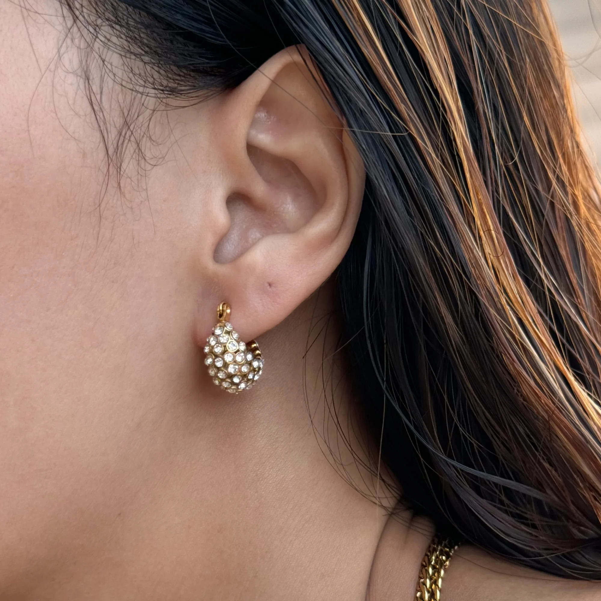 2024 Dazan NEW 18k Gold Plated Hypoallergenic Stainless Steel Bohemia Iced Out Zircon U Huggie Earrings Fancy Exquisite jewelry