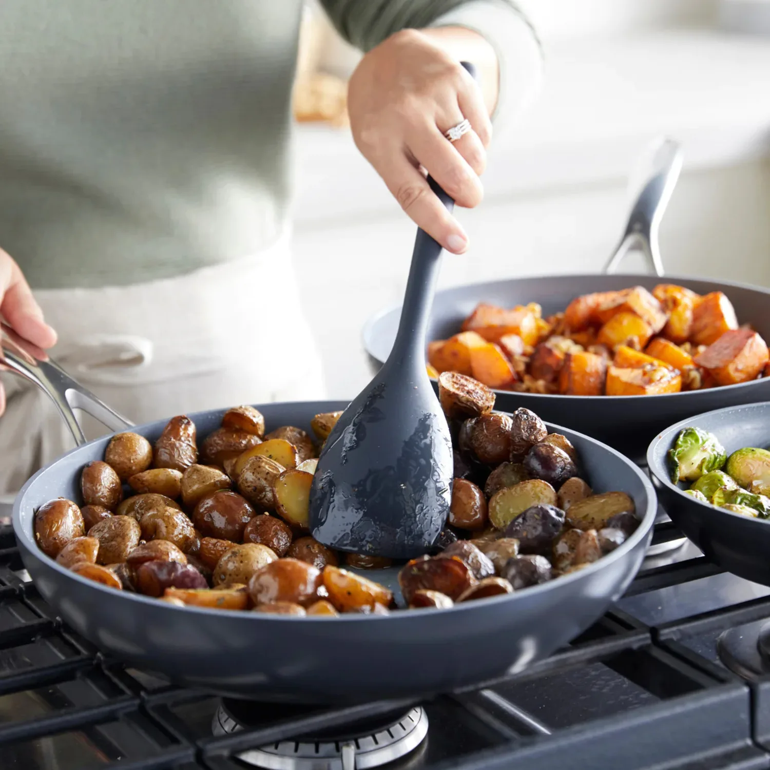 Customize 11 Piece Hot Selling Non-Stick Ceramic Coating Cookware Set Aluminum Kitchenware with Glass Lid