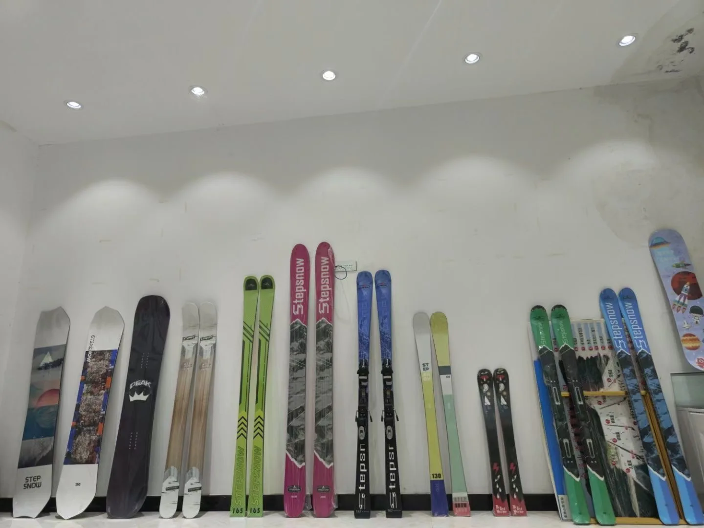 2024 Wholesale price  imported  wood core  custom  skis board  alpine  mountain  snow skis and snowboard