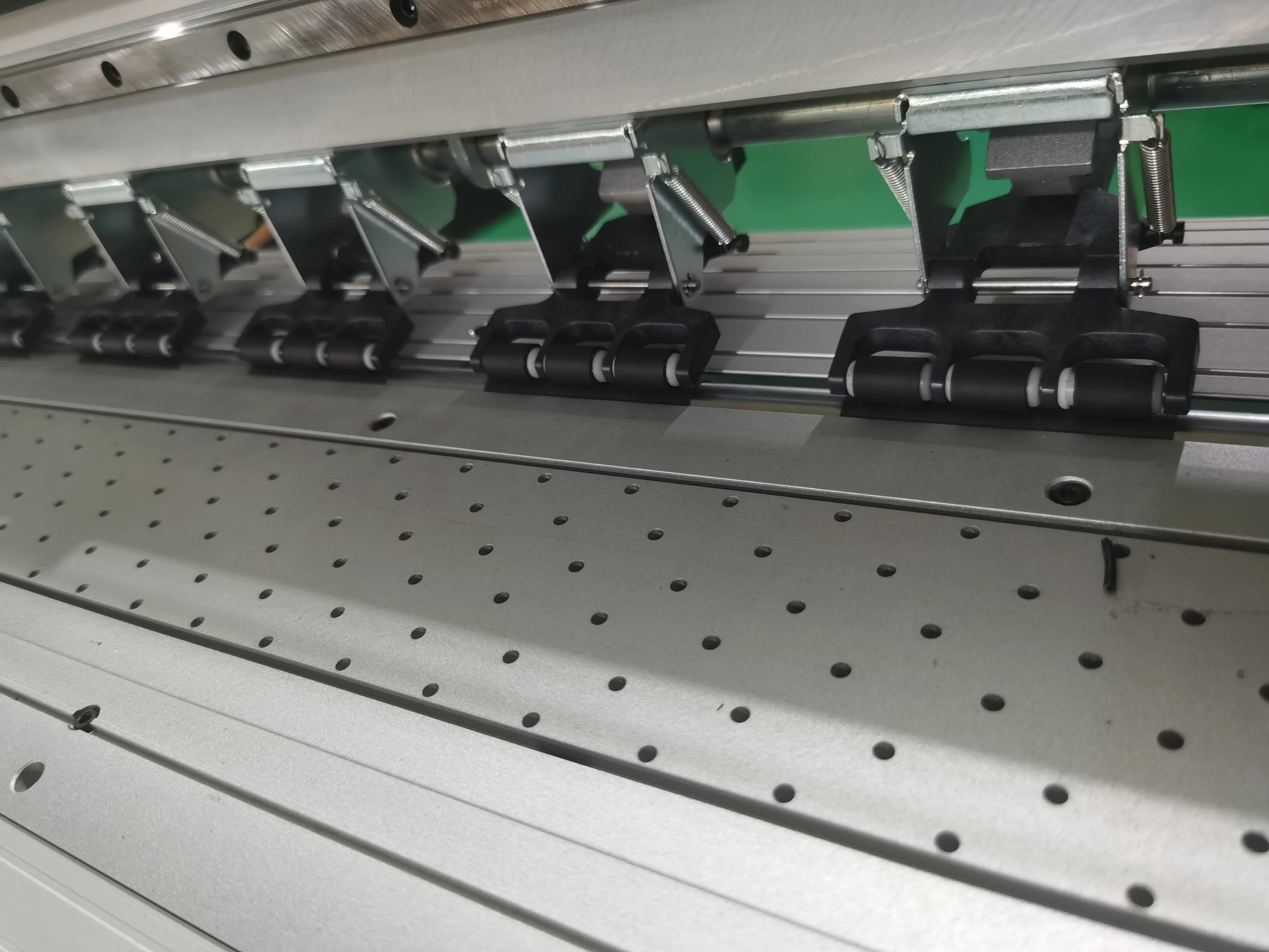 Cheap Price Roll to Roll Digital Label Paper Film Fabric Printing Machine Inkjet Printers DX5