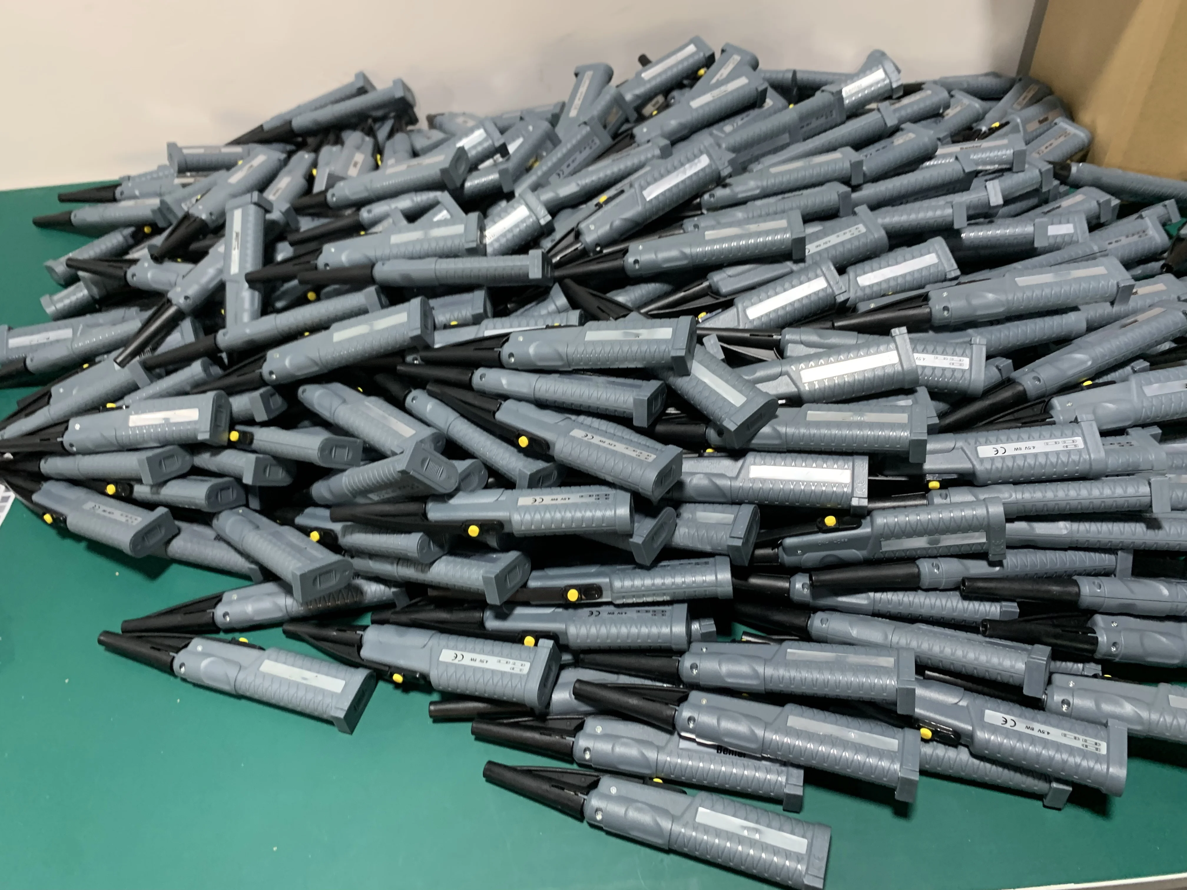 Battery Soldering Iron for Wood Flooring Wax Melted Floor Fix Wood Holes/Scratches on Laminate/Parquet/vinyl Floor Repair Kit