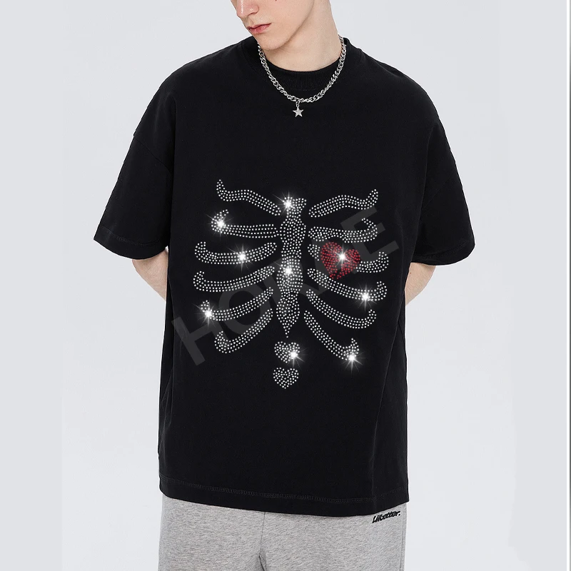 В стиле панк-рок с блестящими крыльями