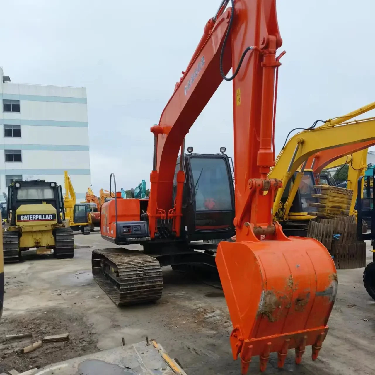 Экскаватор Hitachi ZX120 12 тонн