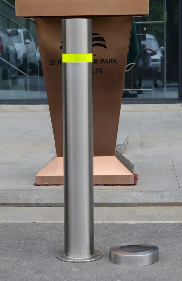 KAVASS Factory outlet Driveway 304 Stainless Base plate Mounted Stainless Steel Bollards For Vehicle Access Control