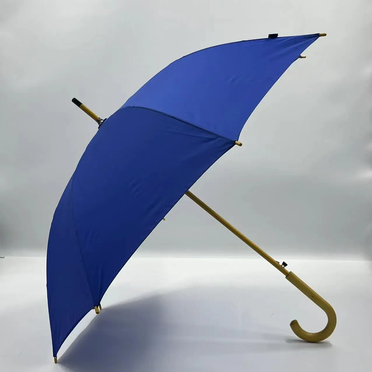 Customized Logo  and color Sturdy 8 Ribs straight long curved handle umbrella rain and sun umbrella windproof