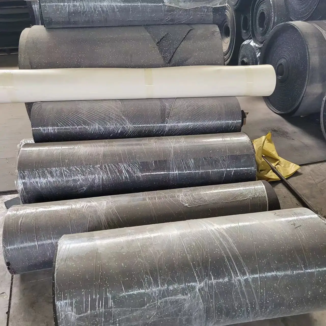 Rubber particle+EPDM particle gym rubber mat flooring tiles