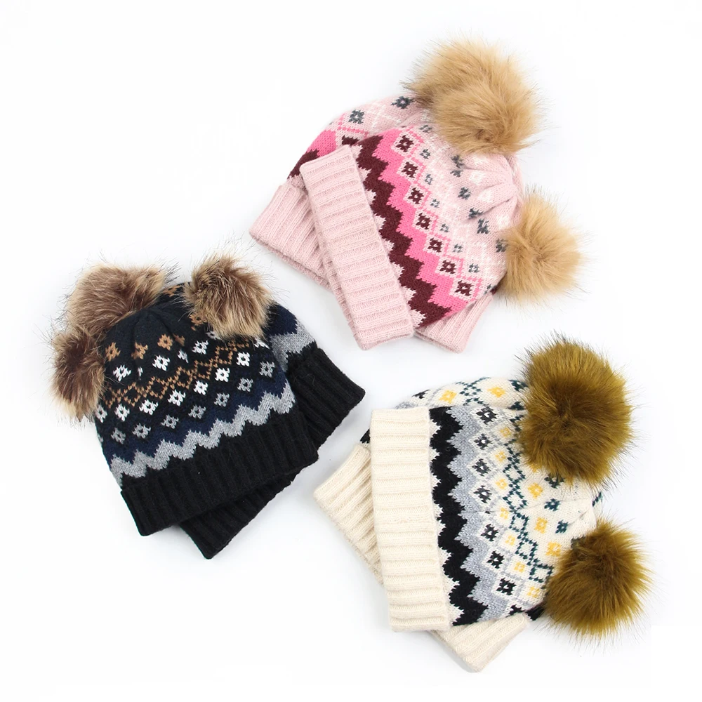Fashion Parent Child Set Cute Pom Pom Beanie Hat Geometric Wavy Knitted Hat For Winter
