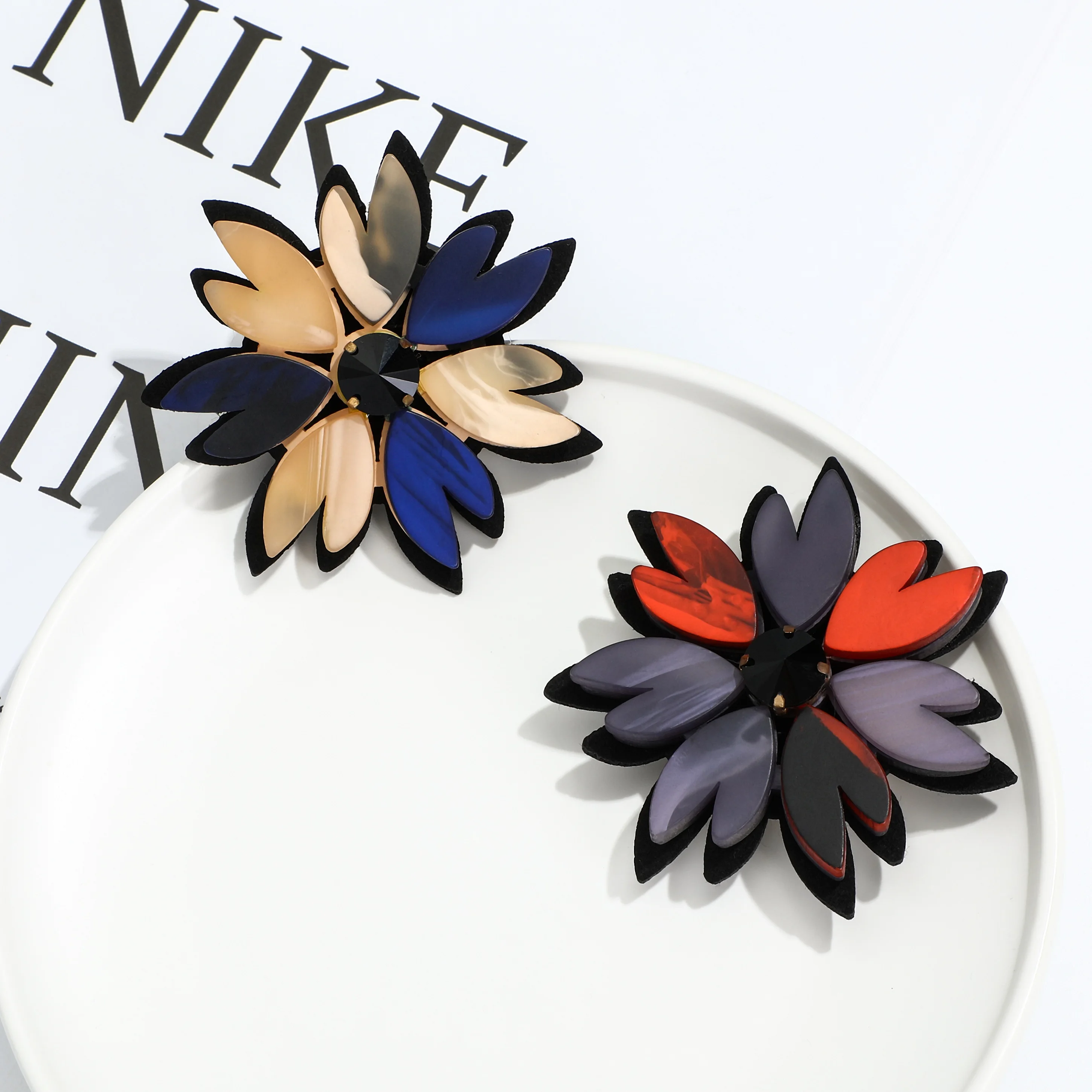 Персонализированная высококачественная металлическая брошь на заказ, оптовая продажа, жесткие эмалированные булавки для одежды