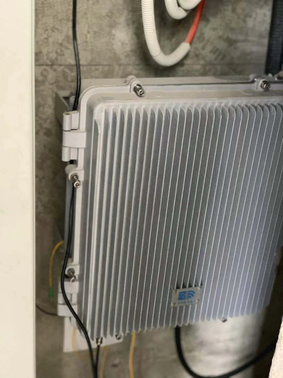  Трехдиапазонный беспроводной ретранслятор RF LTE GSM DCS WCDMA 2g 3g 4g uhf BDA Мобильный усилитель сигнала Аналоговый
