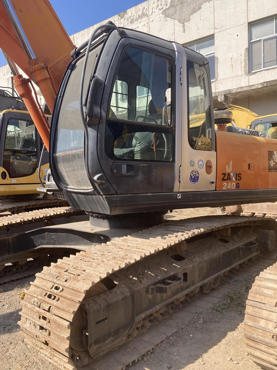 Used crawler excavator HITACHI ZX240 ISUZU engine hot sale medium type 24ton strong power easy maintenance