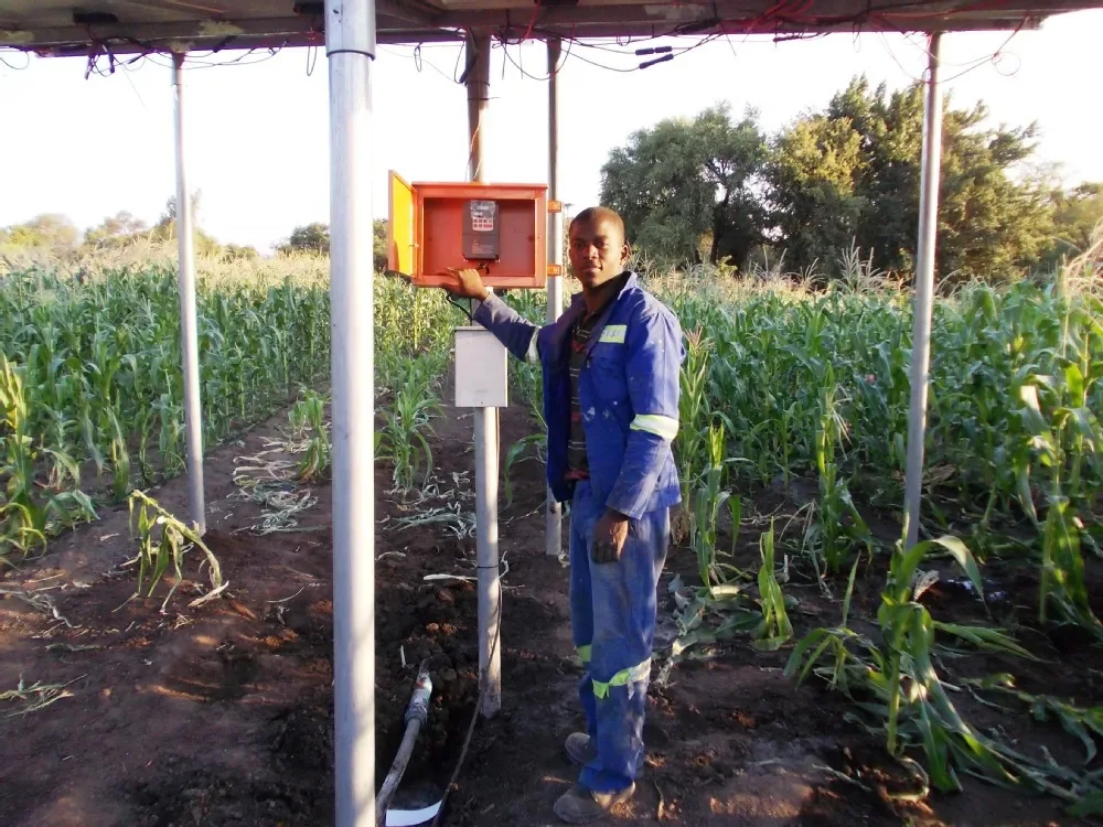 DC to AC 3-Phase 380V/220V MPPT Solar Water Pump Central Inverter/VFD for Hybrid Solar System with Variable Frequency