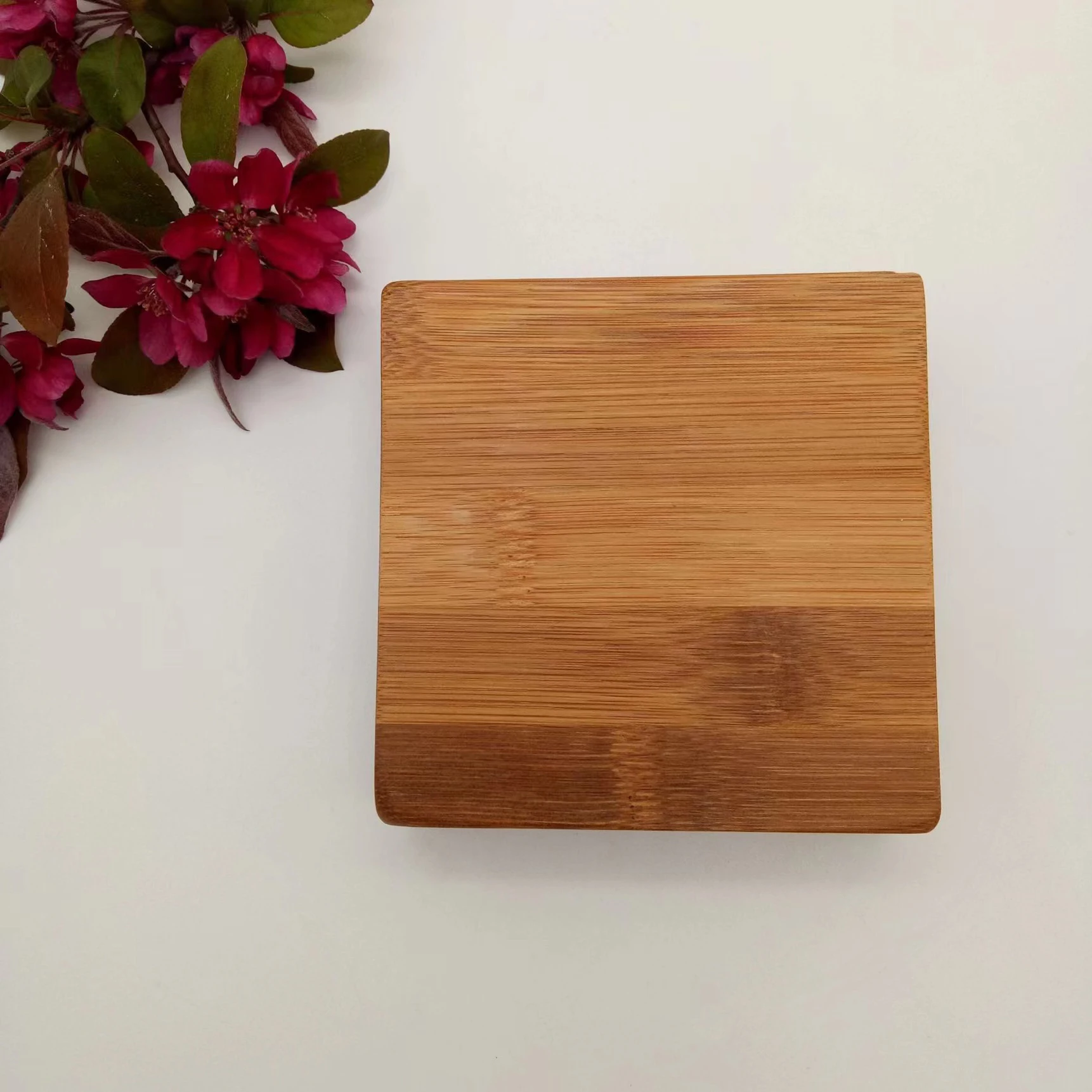 Wholesale beautiful and practical simple bamboo ashtray elegant square design ashtray 10*10*3cm