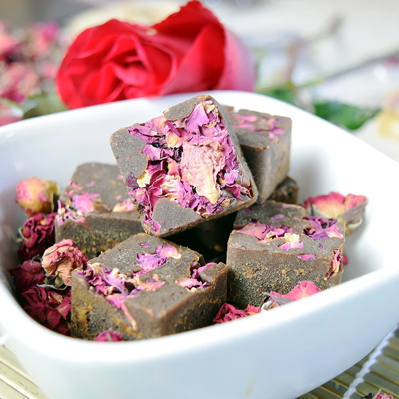Black sugar brown suger cube candy mixed with flowers flavors sugar tea rose flower tea