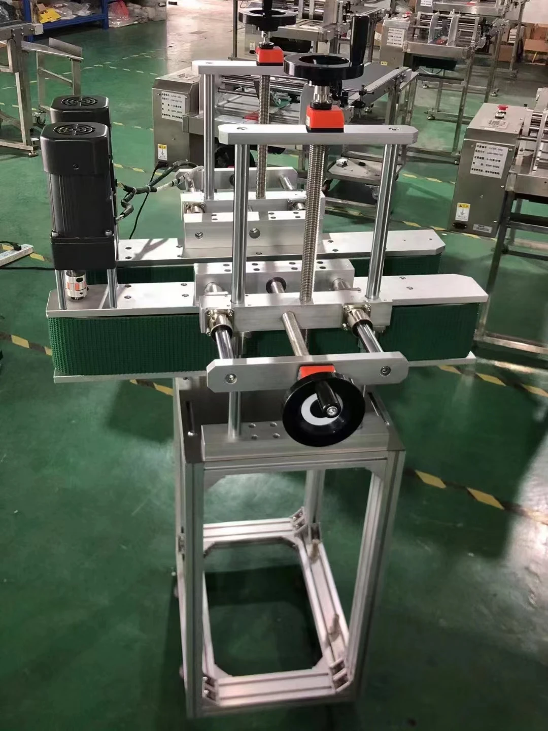 Cosmetics Assembly Line Connection Conveyor Cosmetic Paste Bottle Conveyor Clamping Conveyor Machine