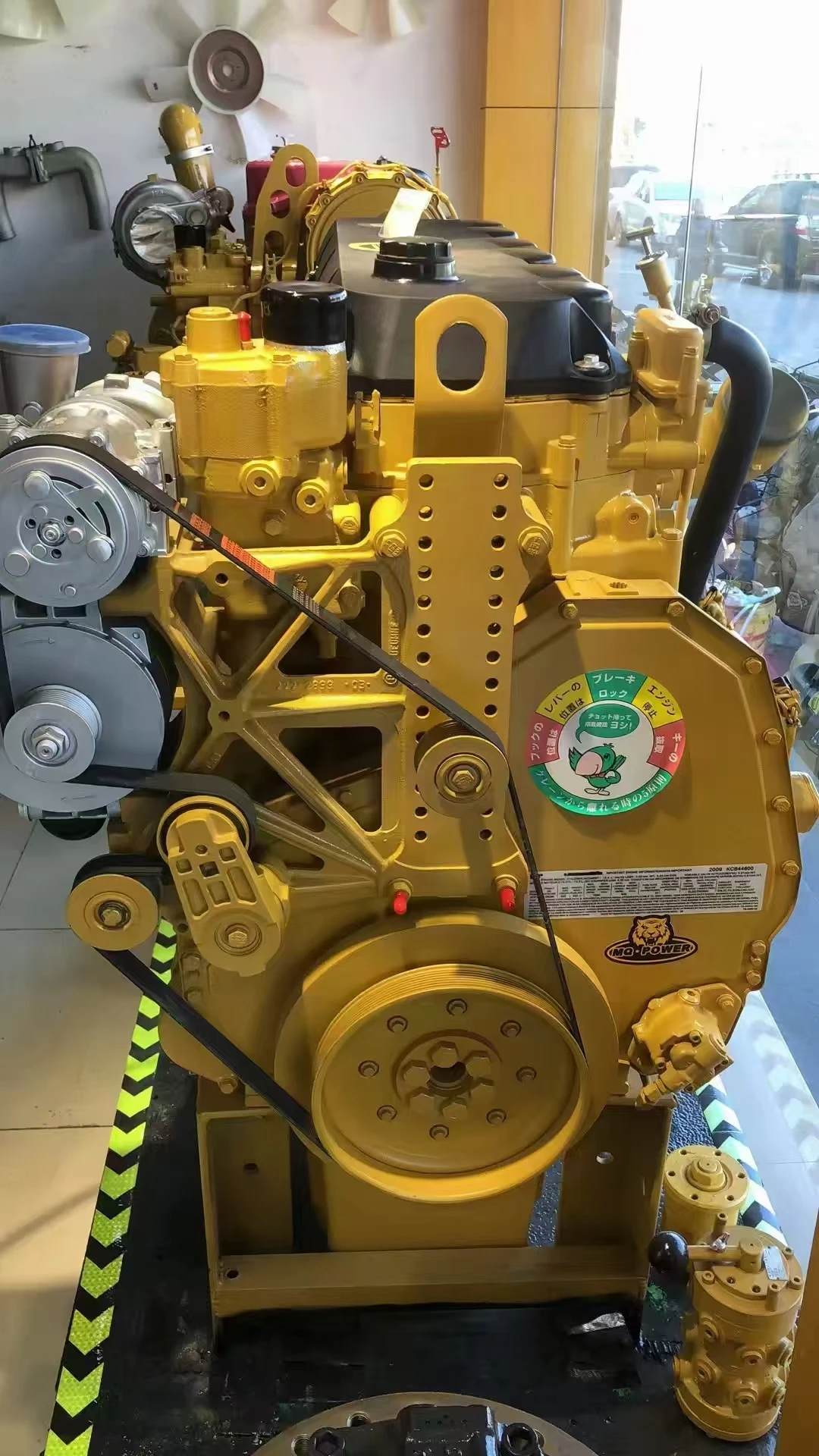 The Carter C13 engine is a gasoline engine, 2.6 liters and a power output of  100 HP