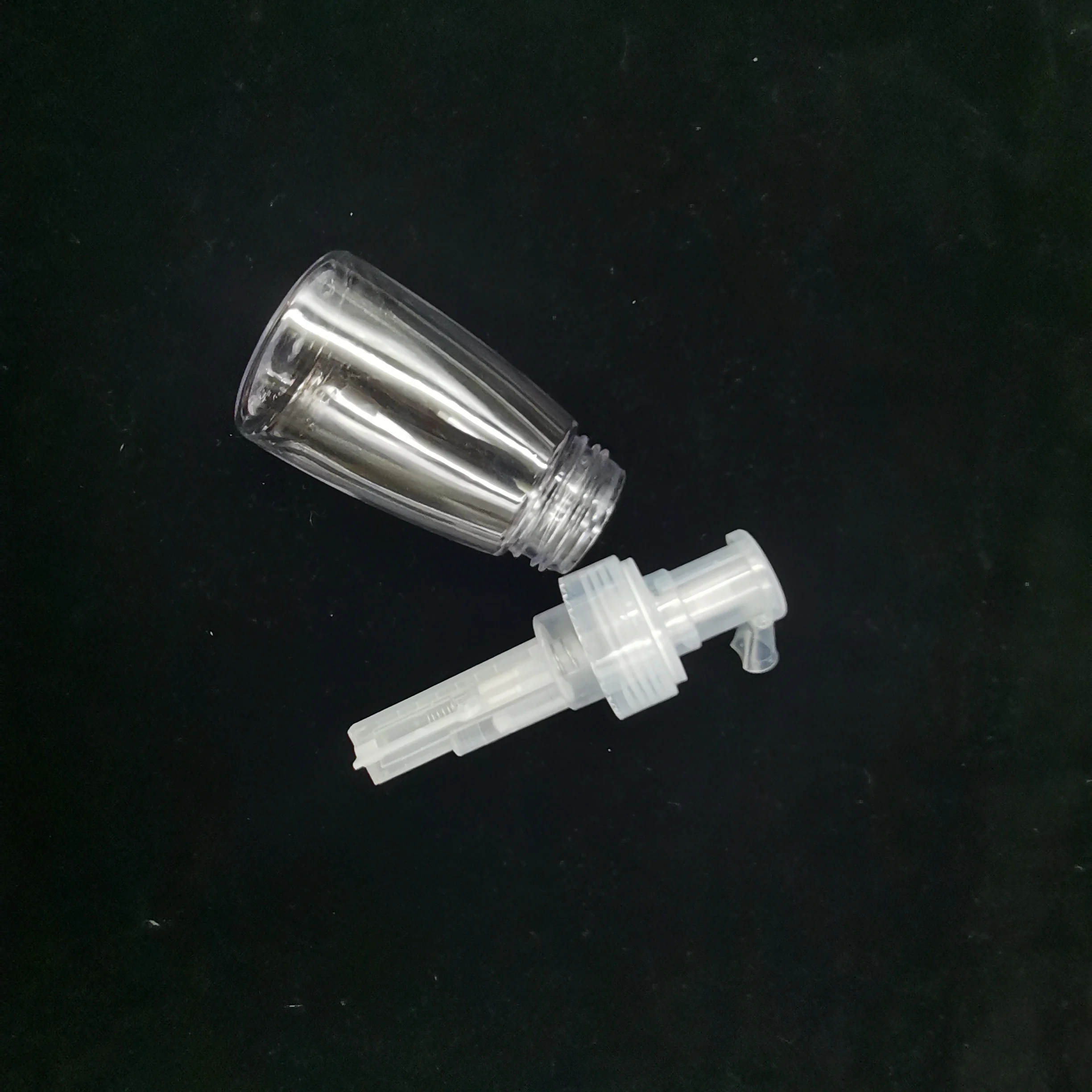 Wholesale 180ml Cosmetic packaging spray plastic powder dispenser bottle