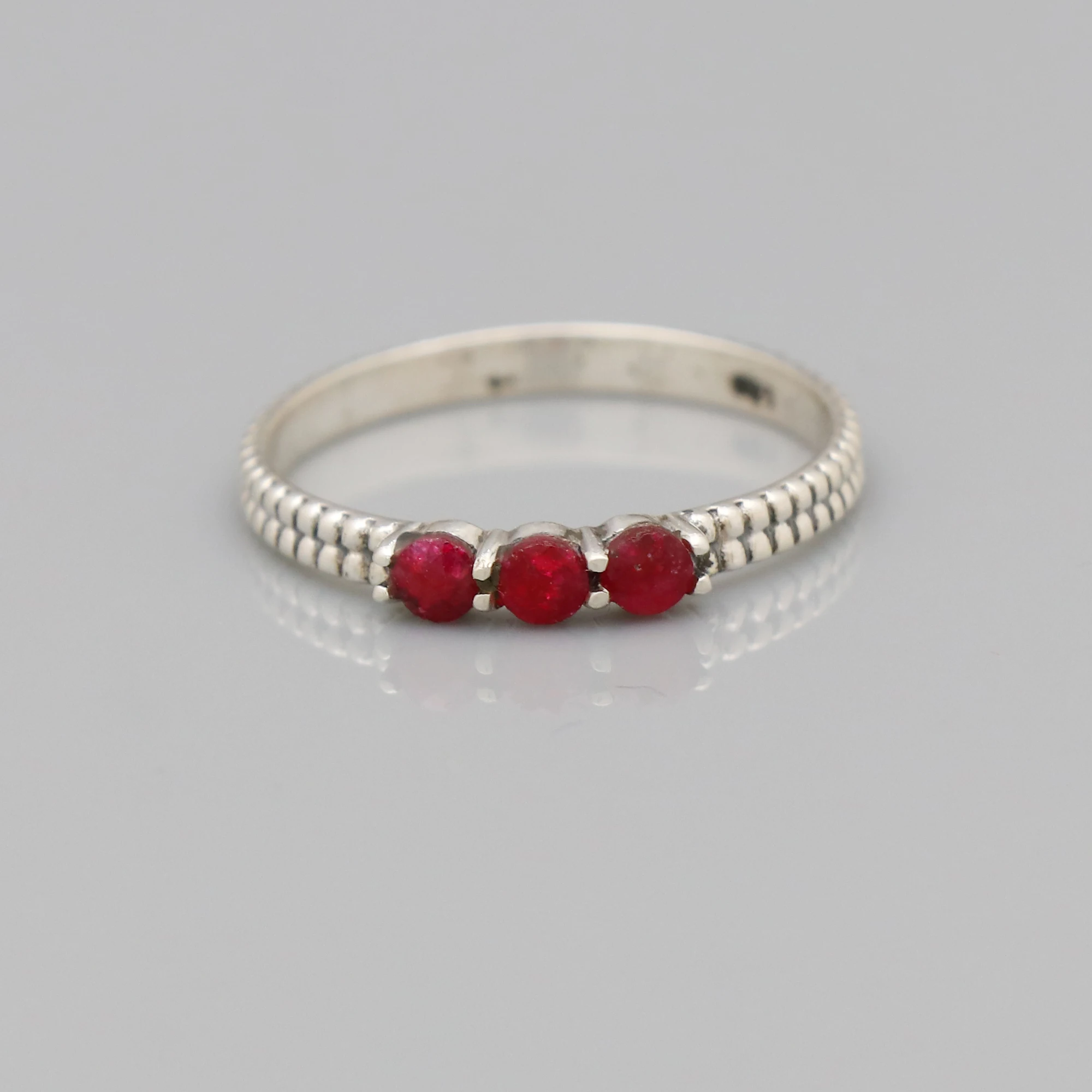 Best Selling 925 Sterling Silver Oxidized Ring Classic Design Cute Stacking Ruby Diamond Wedding Jewelry with Setting Inlay