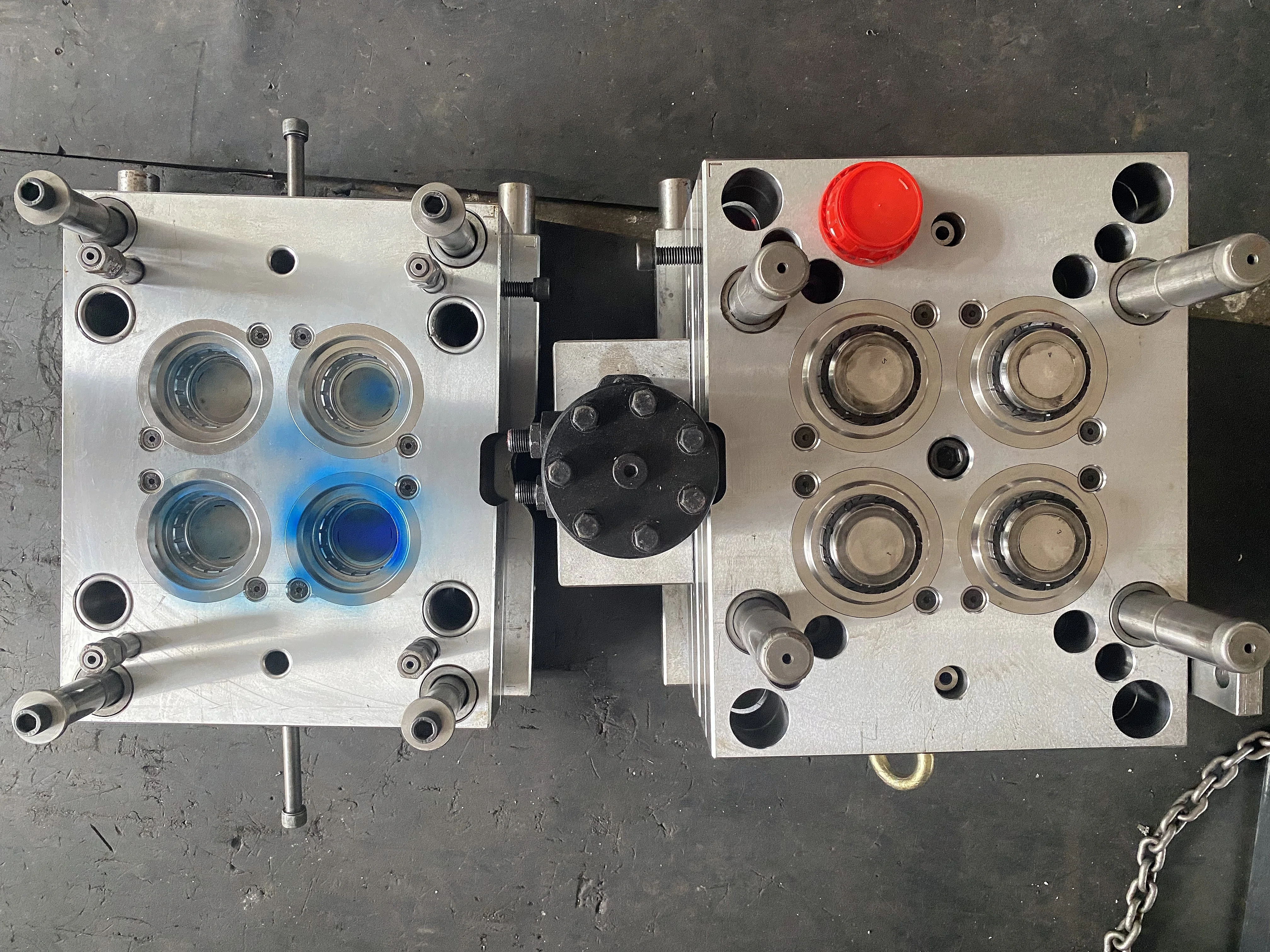 Plastic Injection Mold Engine Oil Cap for Bottle Slider Lubricant Mould 20L Extrusion