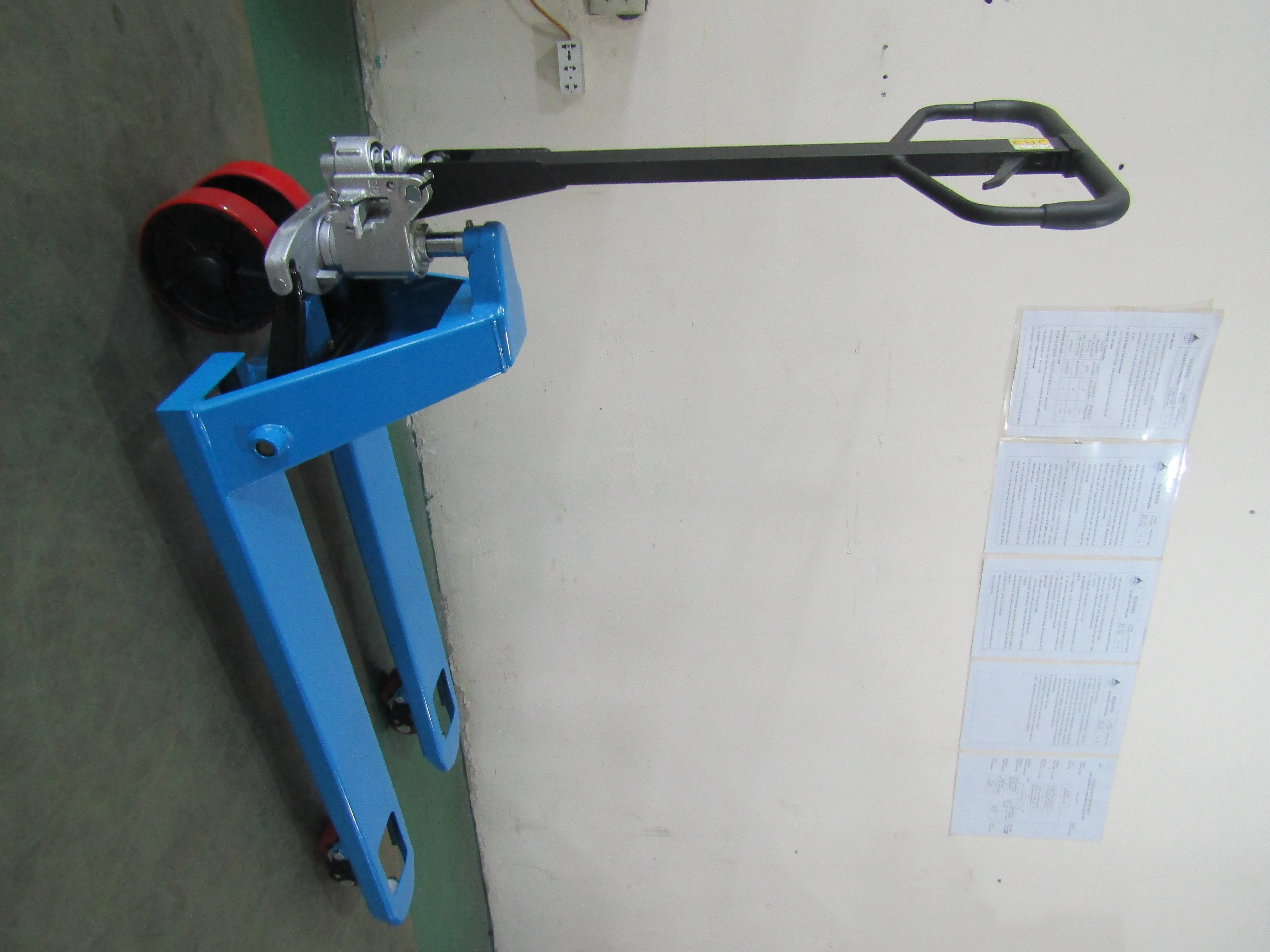 CE HAND PALLET TRUCK