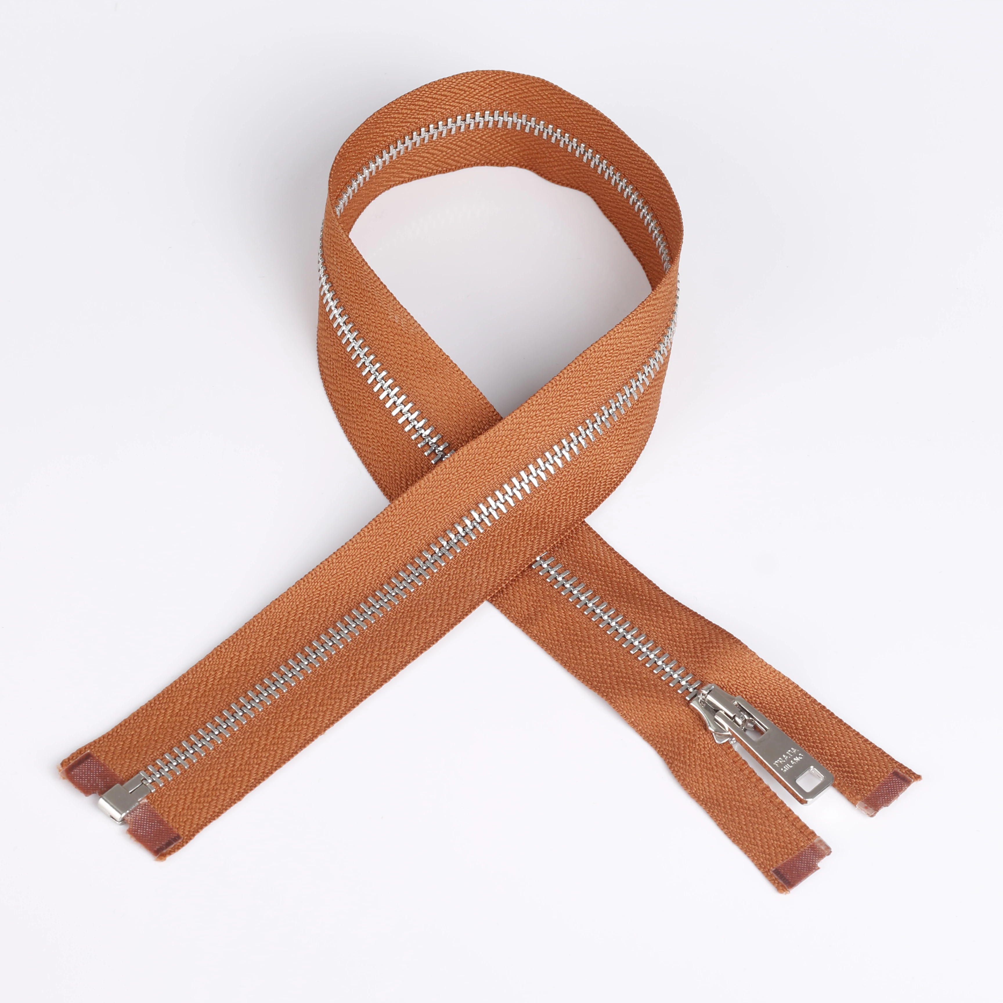 High quality garment accessories can customize zippers
